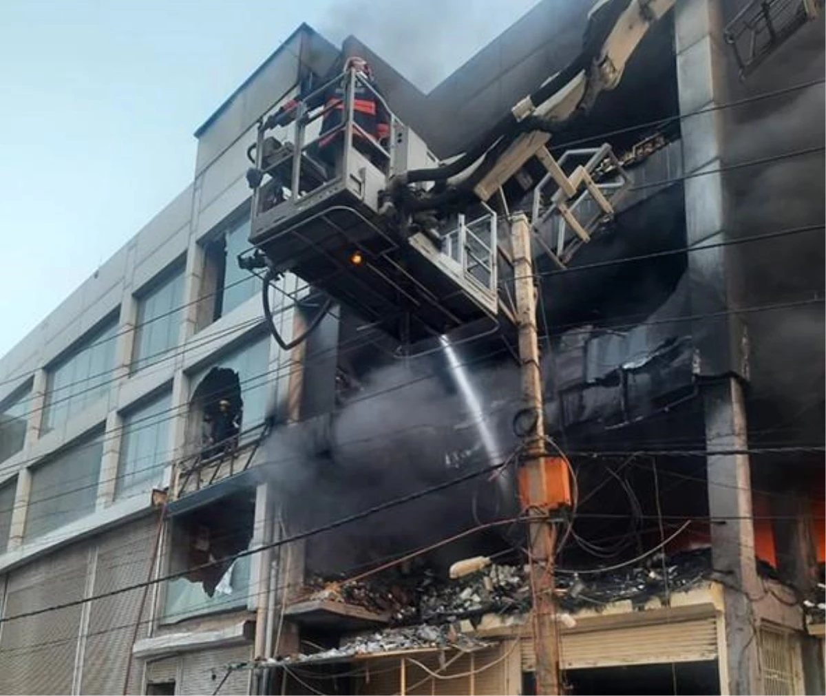 Hindistan\'da binada yangın: 26 ölü, 30 yaralı