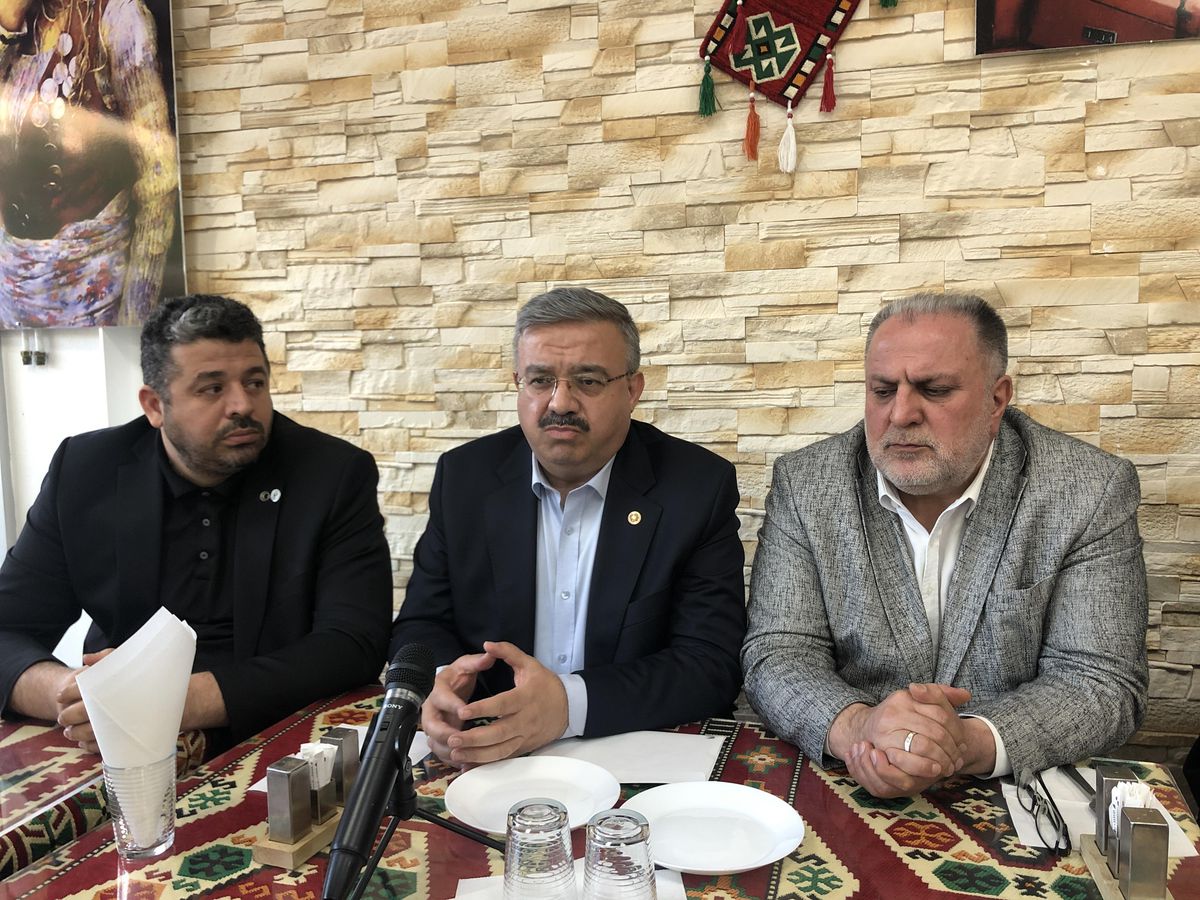 Son dakika haberleri: Irkçı siyasetçi Paludan, İsveç\'te polis korumasında Kur\'an-ı Kerim yakmaya devam ediyor