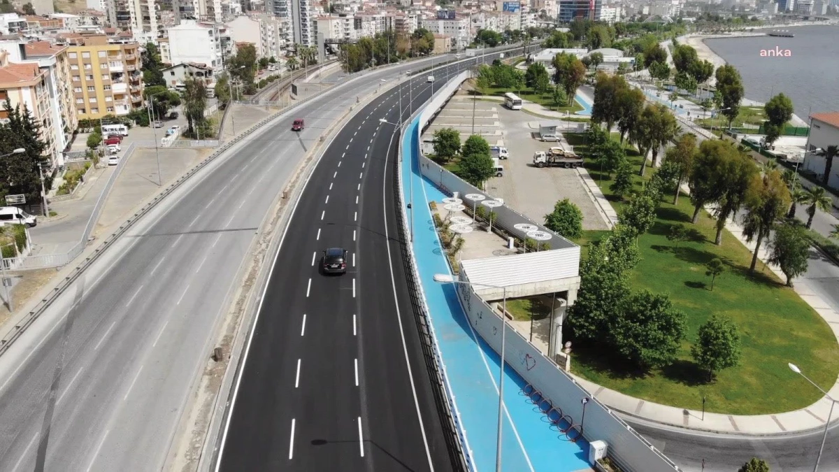 İzmir\'de 3 Yılda Yollar İçin 3 Milyar 730 Bin TL Yatırım Yapıldı