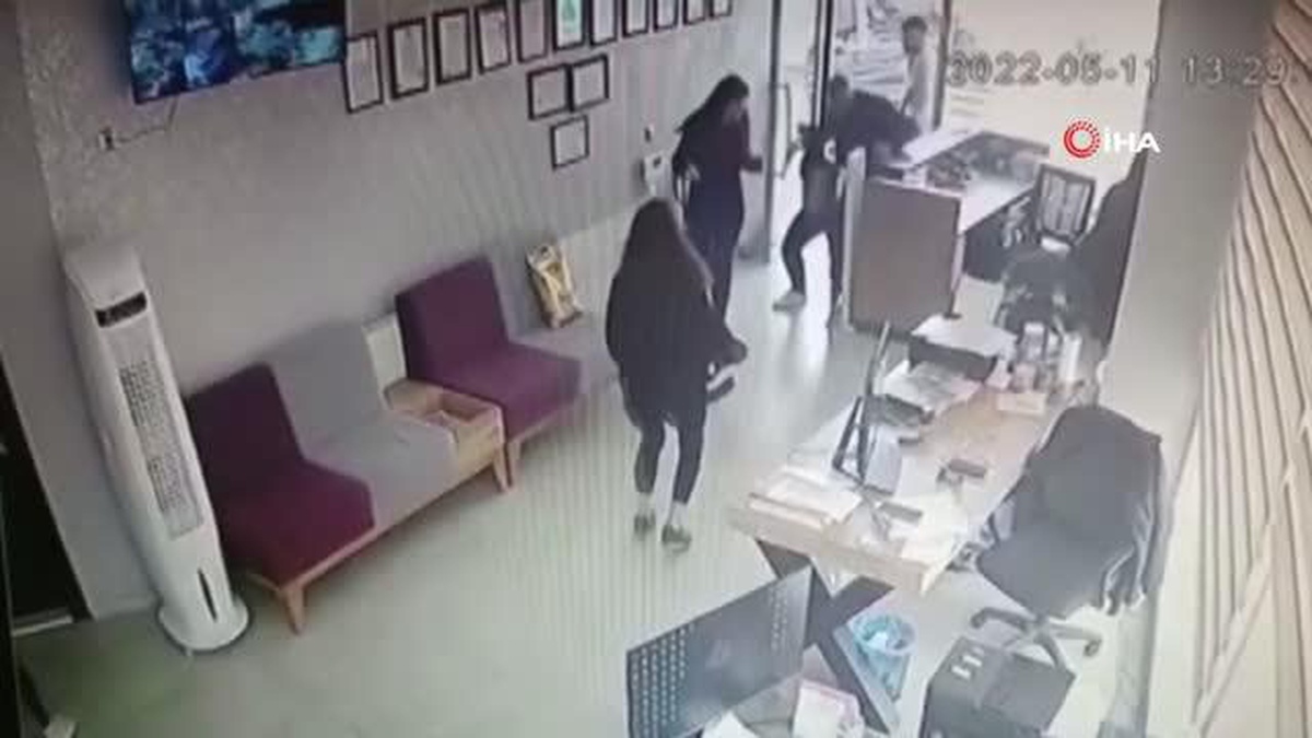 Kargocu ile anlaşamadı, arkadaşlarıyla ortalığı birbirine kattılar