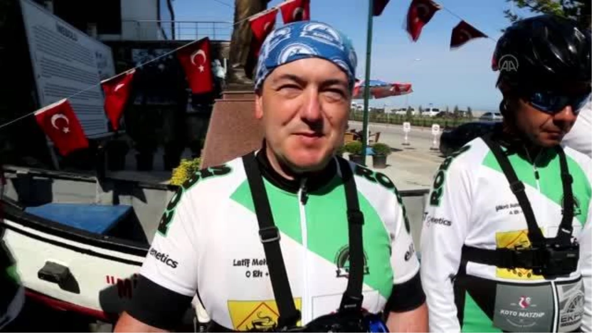 KASTAMONU - Bisikletçilerin Selanik\'ten Samsun\'a taşıdığı "Ata toprağı" Kastamonu\'ya ulaştı