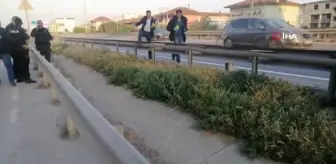 Kocaeli'de bir şahıs, üst geçitte yürürken silahla vuruldu