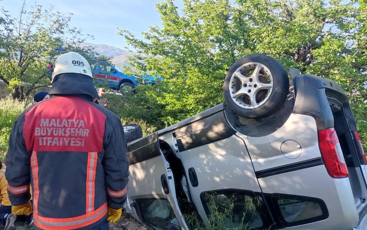 Son dakika haber! Malatya'da hafif ticari araç devrildi, 3 kişi öldü, 3 kişi yaralandı