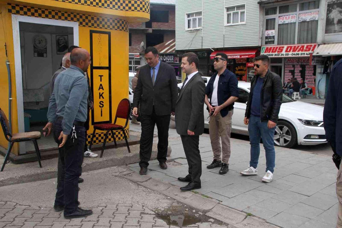 Malazgirt Kaymakamı Demirer esnafı ziyaret etti