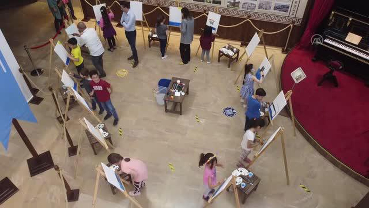 Öğrenciler müzede hayallerindeki Bandırma Vapuru\'nu resmetti
