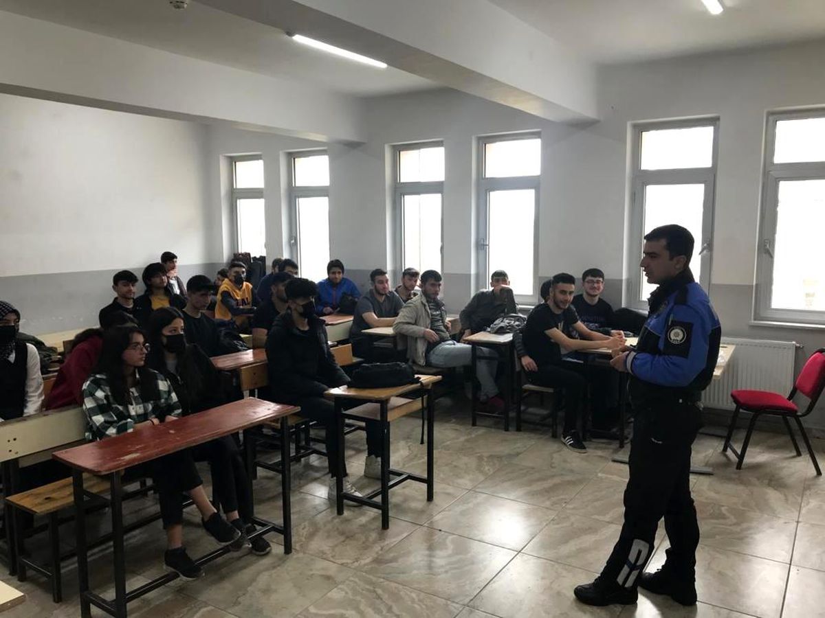 Öğrencilere polislik mesleği anlatıldı
