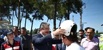 Osmaniye'de motosiklet sürücülerine kask dağıtıldı