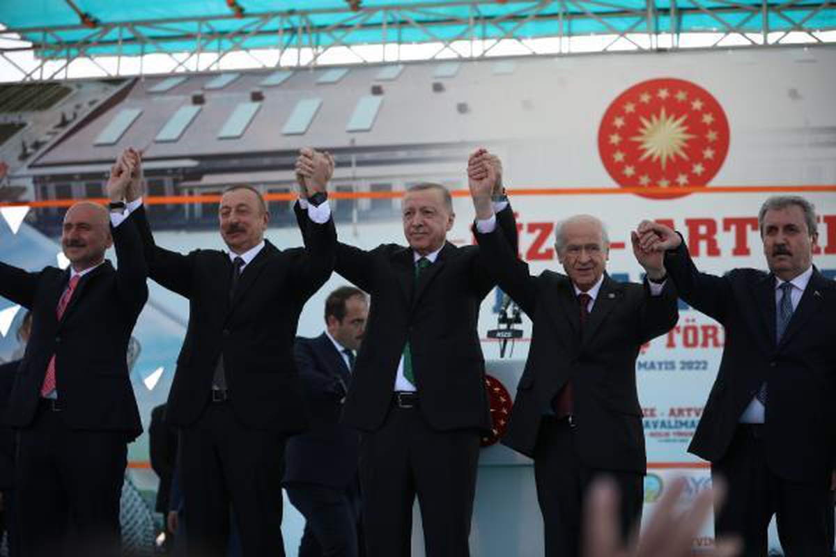 Ulaştırma ve Altyapı Bakanı Adil Karaismailoğlu: "Bu güzel gün, Karadeniz ve ülkemiz için de unutulmaz bir başlangıç olacak"