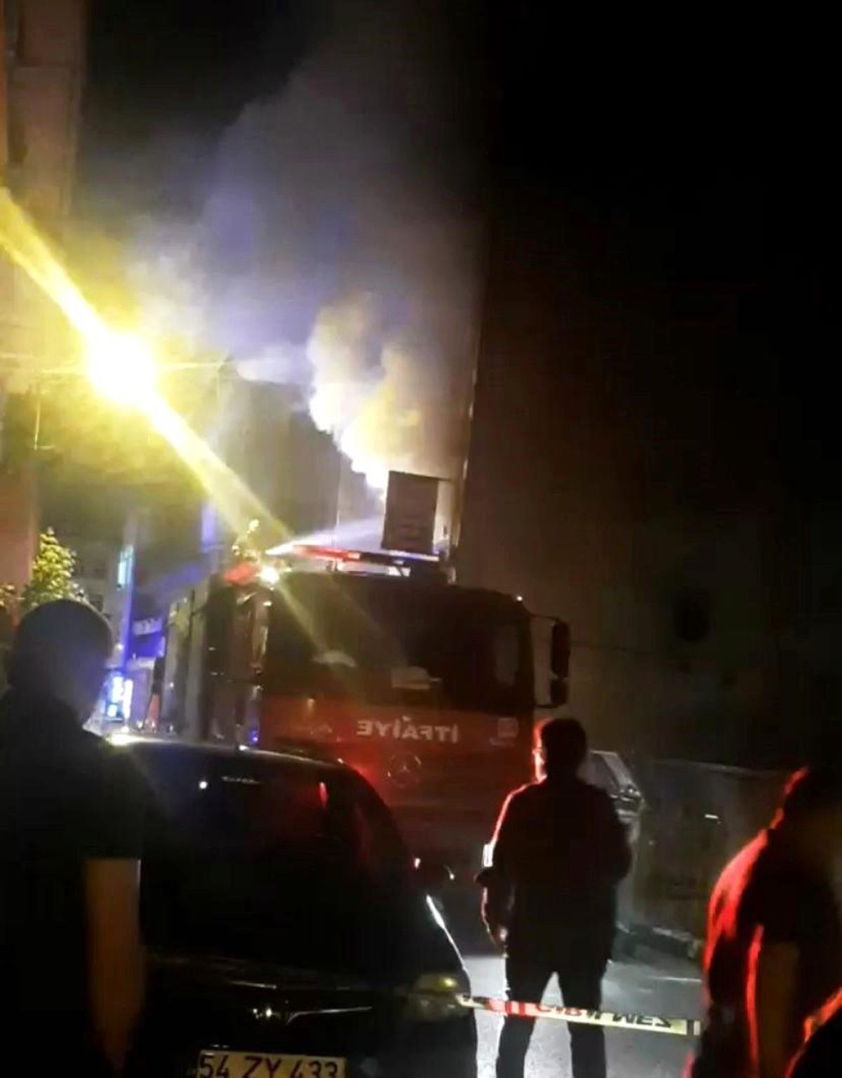 Sakarya\'da evde çıkan yangında 2 kişi dumandan etkilendi