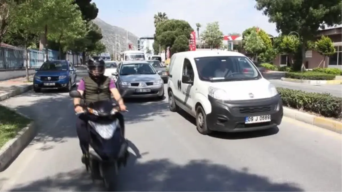 Son dakika... Söke\'de polis ve öğrencilerden "trafikte farkındalık" etkinliği