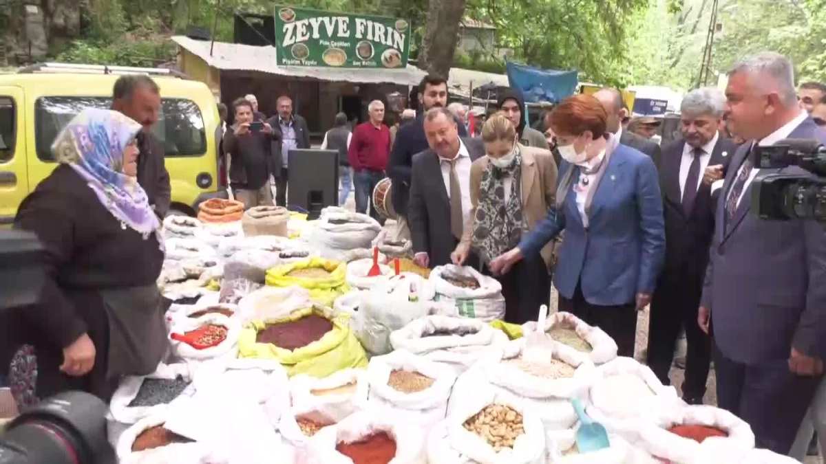 Tarihi Zeyve Pazarı\'nda Esnafla Sohbet Eden Akşener: "Sonuçta 1 Yıl Kaldı Seçime, Ondan Sonra Cümbür Cemaat Her Şeyi Değiştireceğiz"