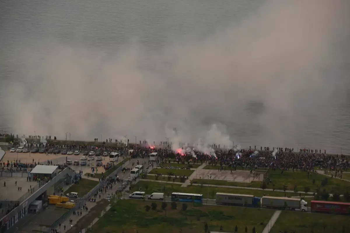 Trabzonspor ekibi, takım otobüsü ile Medical Park Stadı\'na geldi