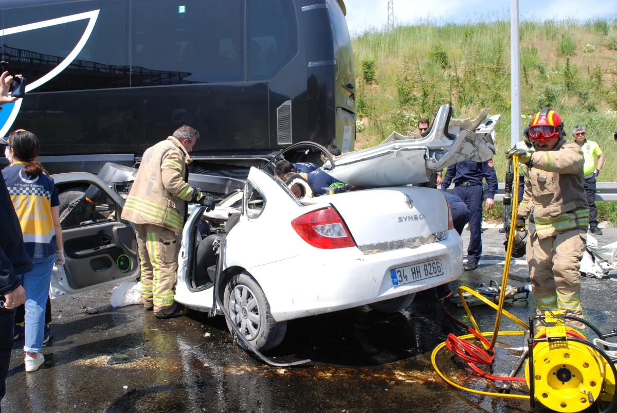 Son dakika gündem: Tuzla\'da otobüse çarpan otomobildeki 1 kişi öldü, 2 kişi yaralandı