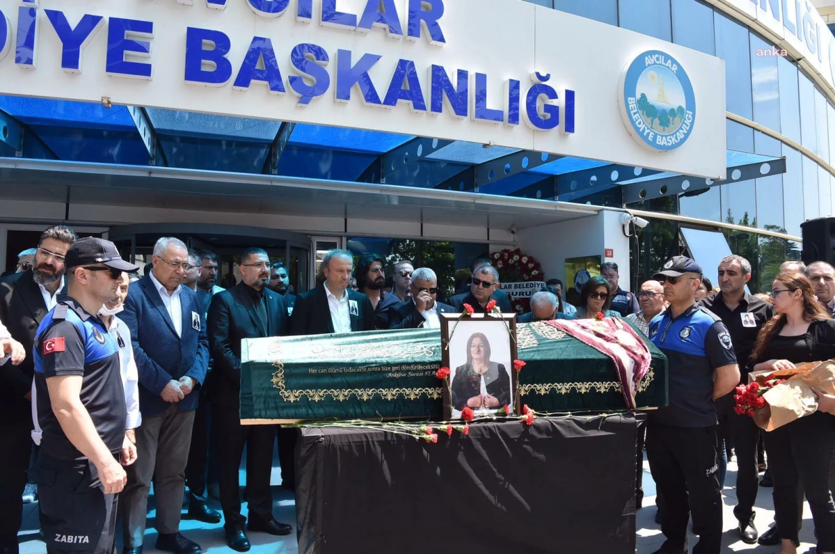 CHP\'li Oya Turan için Avcılar Belediyesi önünde tören düzenlendi