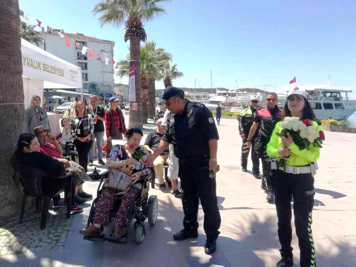 Son dakika haberleri | Ayvalık polisi engellilerin yanında