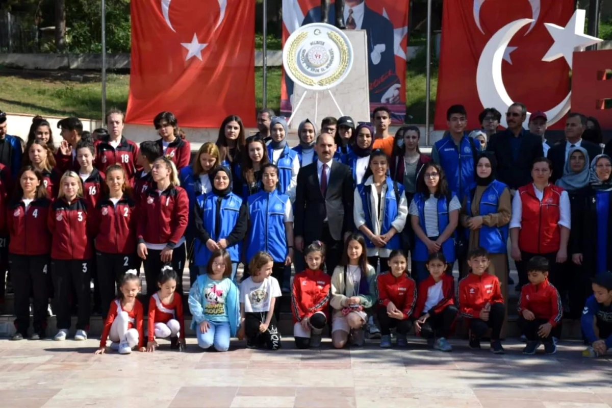 Bilecik\'te Gençlik Haftası Atatürk Anıtı\'na konulan çelenkle başladı