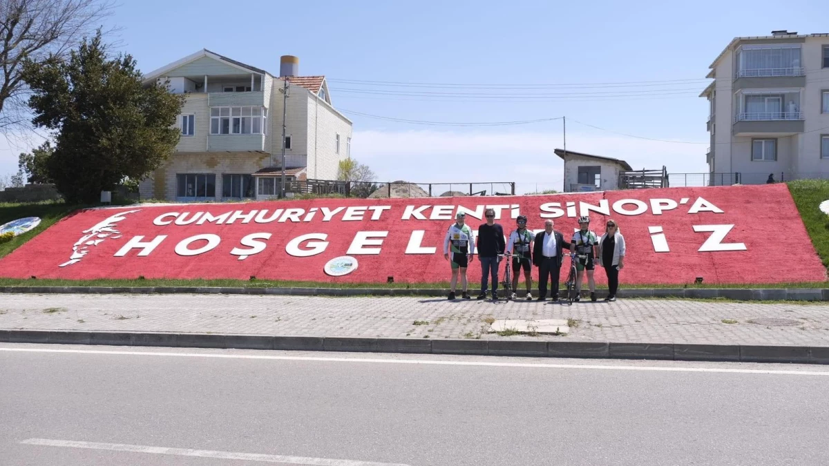 Bisikletçilerin Selanik\'ten Samsun\'a taşıdığı "Ata toprağı" Sinop\'a ulaştı