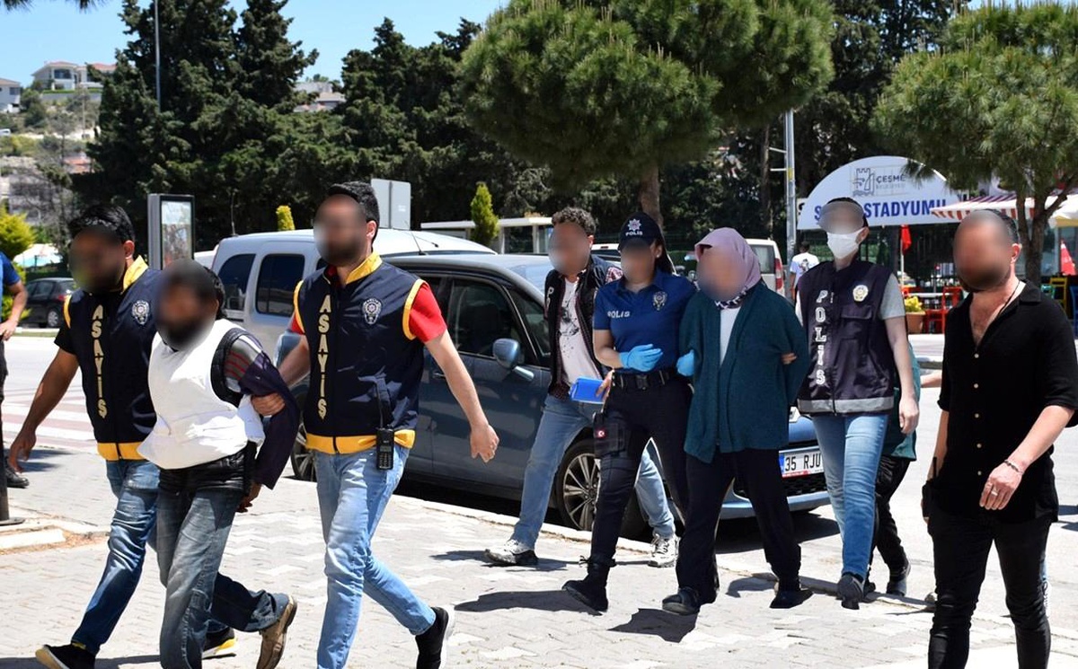 Son dakika haber... Çeşme\'deki cinayetin 2 zanlısı tutuklandı