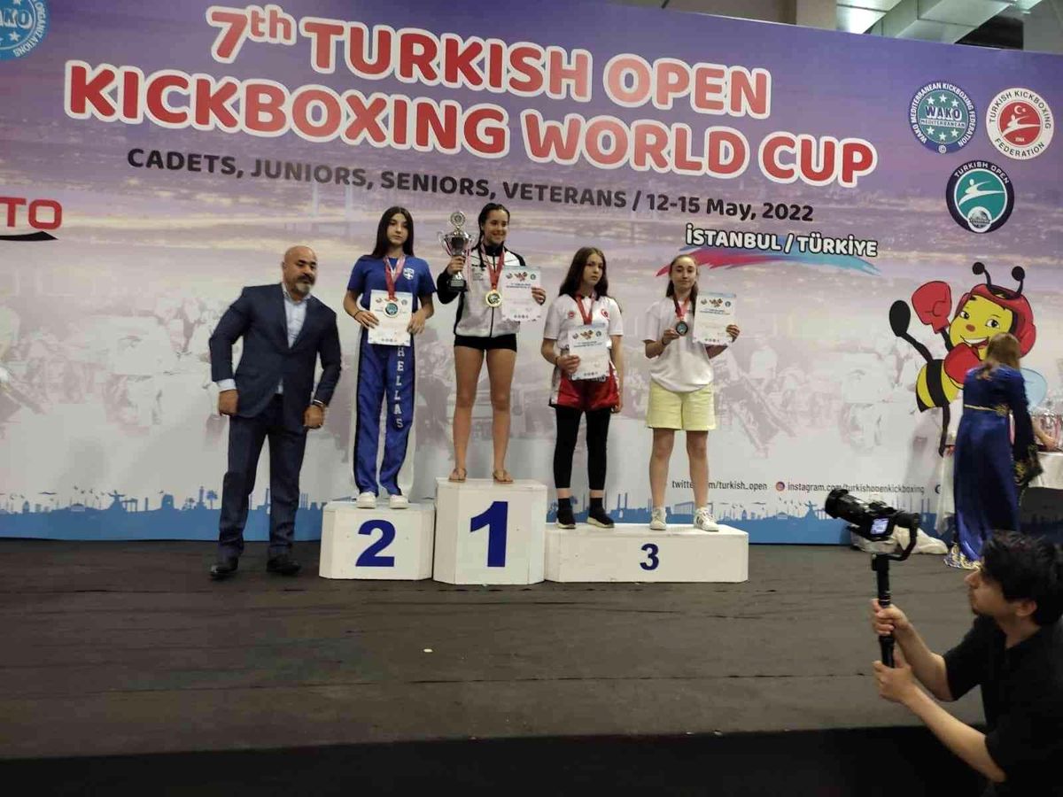 Devrekli sporcu Kick Boks\'ta üçüncülüğü elde etti