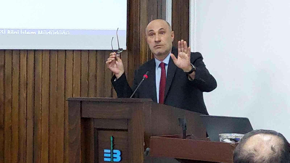 Edremit Belediye Meclisi Cumhur İttifakı Grup Sözcüsü Murat Tuna "Böyle belediye yönetilmez"