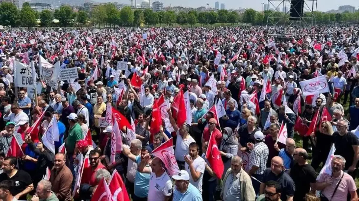 EYT mağdurları Maltepe\'deki miting alanını doldurdu: En güzel tepkimizi sandıkta göstereceğiz