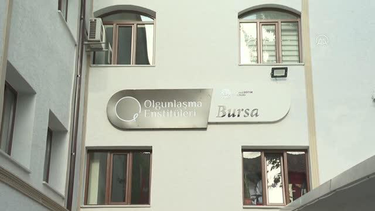Emine Erdoğan\'dan, Olgunlaşma Enstitülerinin geleneksel Türk sanatlarına katkısına övgü