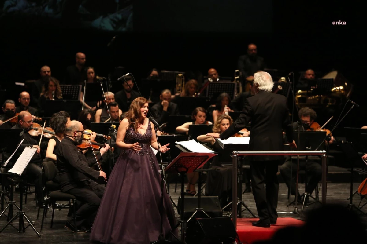 Eskişehir Büyükşehir Belediyesi Senfoni Orkestrası İtalyan Film Müziklerini Seslendirdi