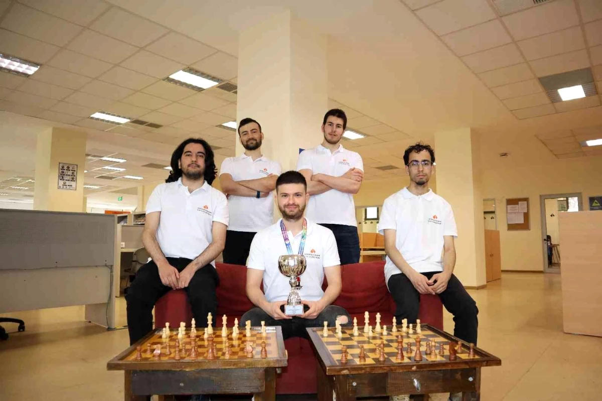 İEÜ\'lü satranççılar Türkiye ikincisi
