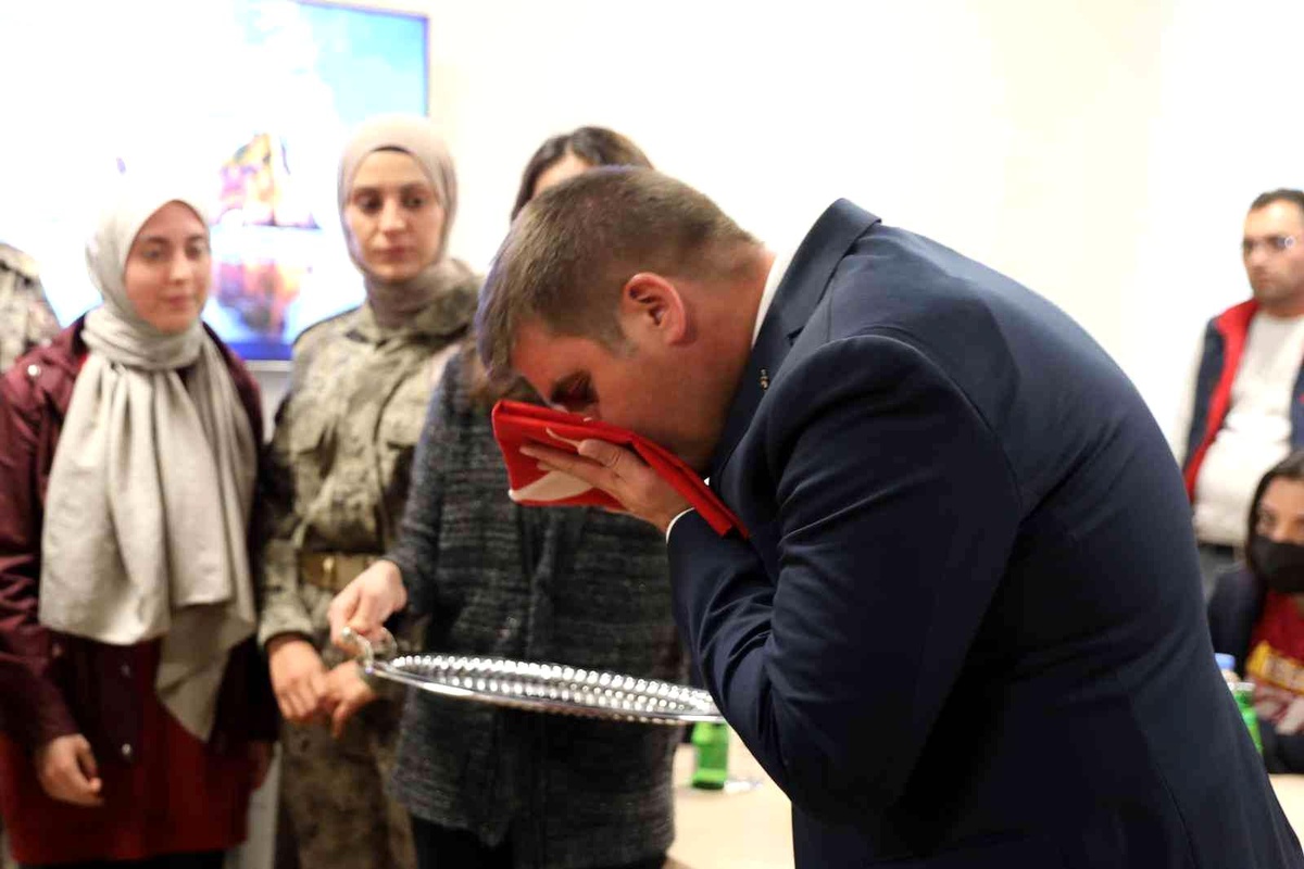 Son dakika: Iğdırlı öğrencilerden şehit polis Veli Kabalay\'ın ailesine mektup