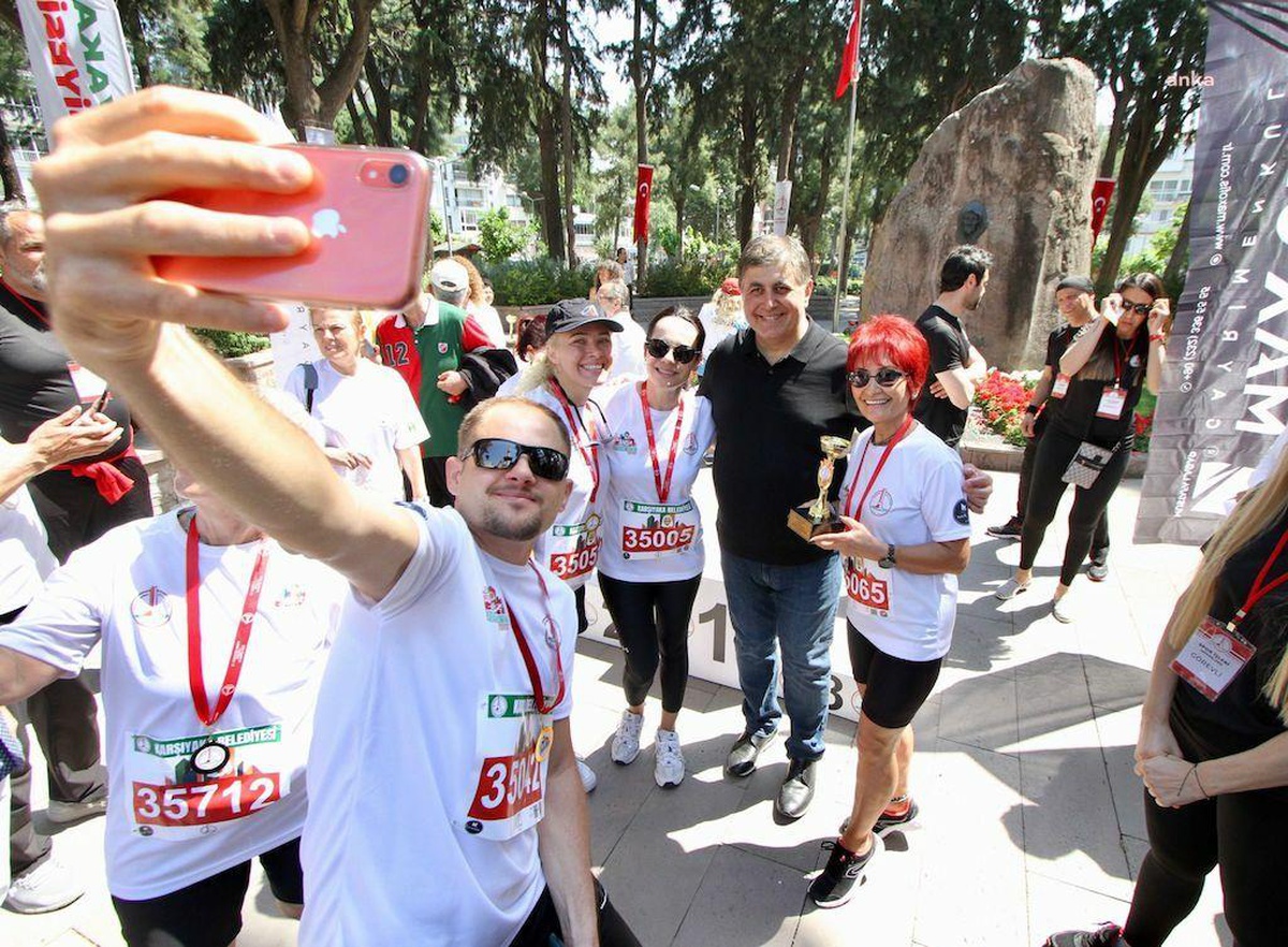 Zübeyde Hanım Koşusu, yaklaşık bin 500 sporcunun katılımıyla tamamlandı