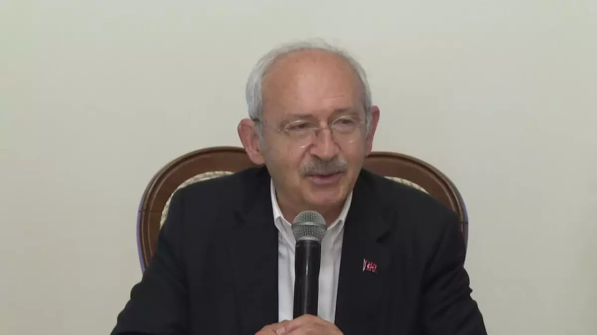 Kılıçdaroğlu, 12 Eylül Anısını Anlattı: "Yolda Askerler Durdurdu. En Üstteki Kitap \'İkinci Beş Yıllık Kalkınma Planı…"