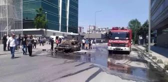 Küçükçekmece'de seyir halindeki araç alev topuna döndü