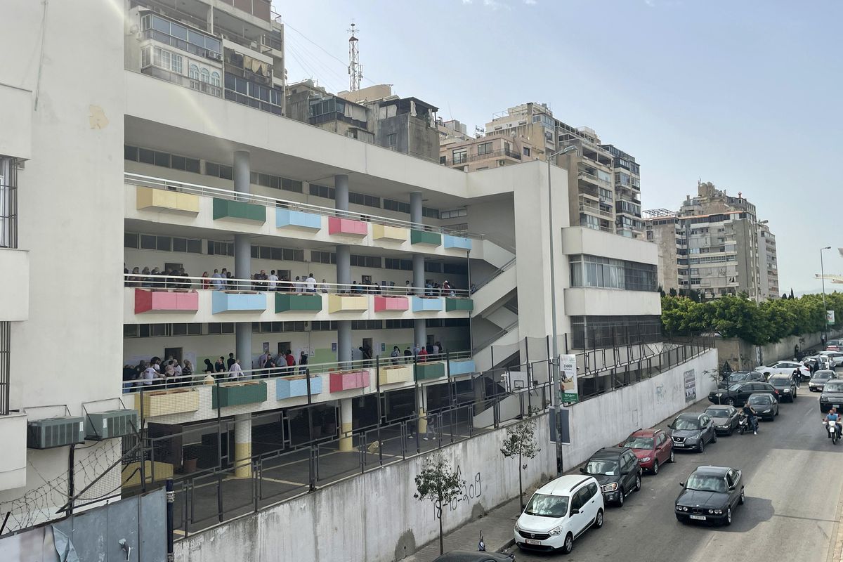 Lübnanlılar sandıktan değişimin çıkmasını ümit ediyor