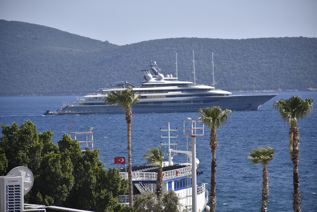 Mega yat "Flying Fox" Bodrum\'a demir attı