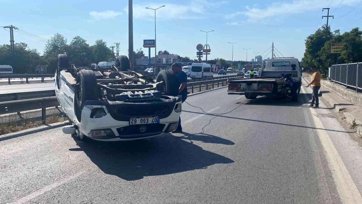 Otomobil ile çarpışan pikap takla attı