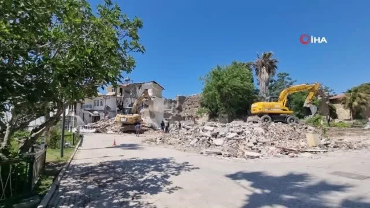 Side Antik Kenti civarındaki kaçak yapılar yıkılıyor