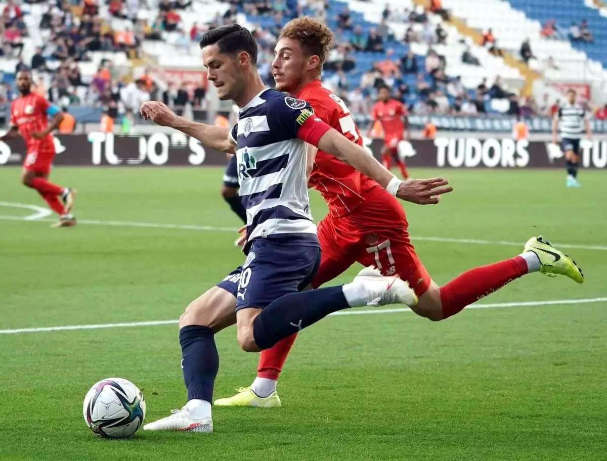 Spor Toto Süper Lig: Kasımpaşa: 1 - Antalyaspor: 1 (İlk yarı)