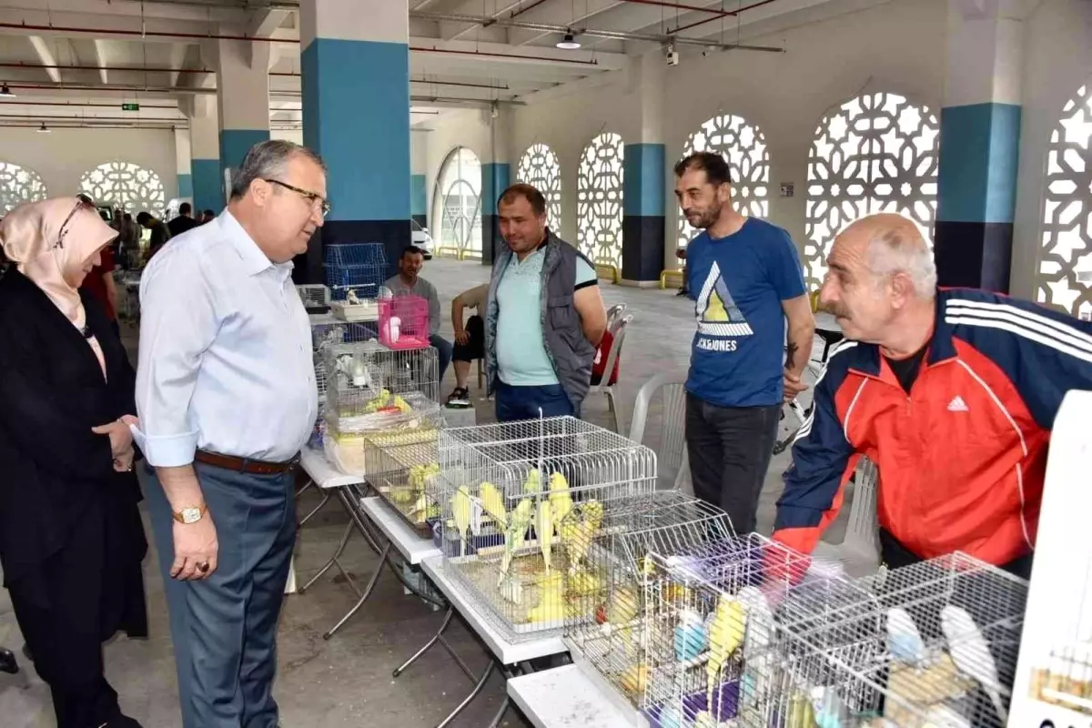 Yunusemre kuş pazarında çeşitler artıyor