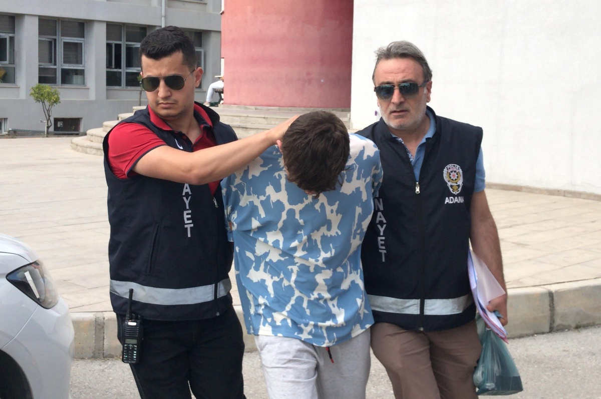 Arkadaşlarını bıçaklayarak öldürdükleri iddiasıyla iki kardeş tutuklandı