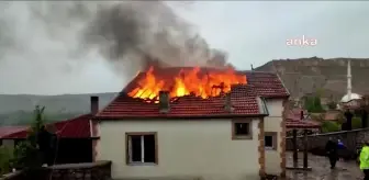 Aksaray'da Yoğun Yağış Sele Neden Oldu, Yıldırım Düşen Evde Yangın Çıktı