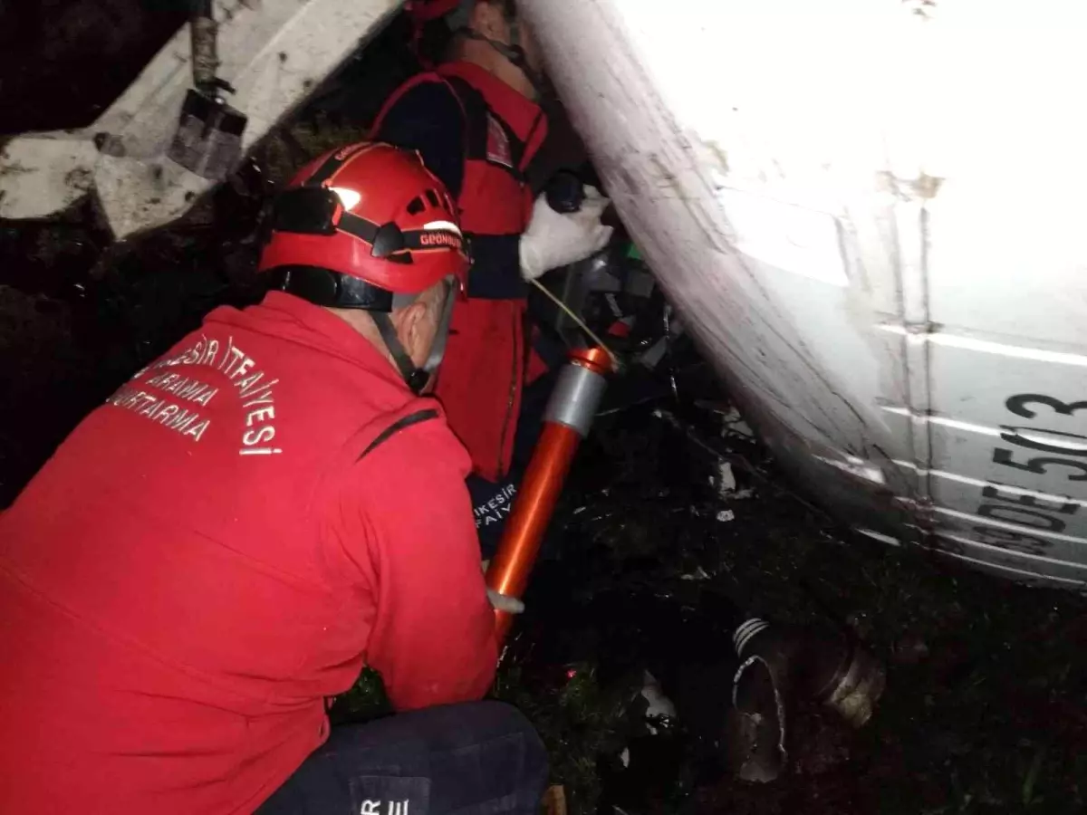 Balıkesir\'de tır şarampole uçtu: 1 ölü