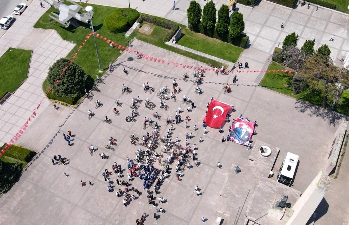 Balıkesirli gençler Sosyal medyadan, sosyal meydana indi