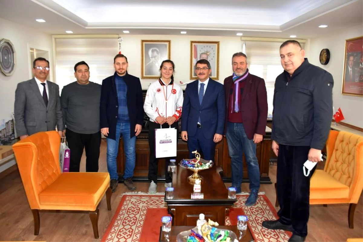 Başkan Çelik dünya şampiyonu Aykoç\'u tebrik etti