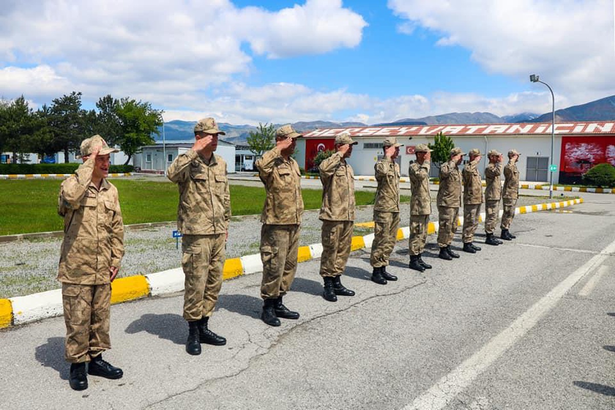 Down sendromlu gencin askerlik hayalini jandarma gerçekleştirdi