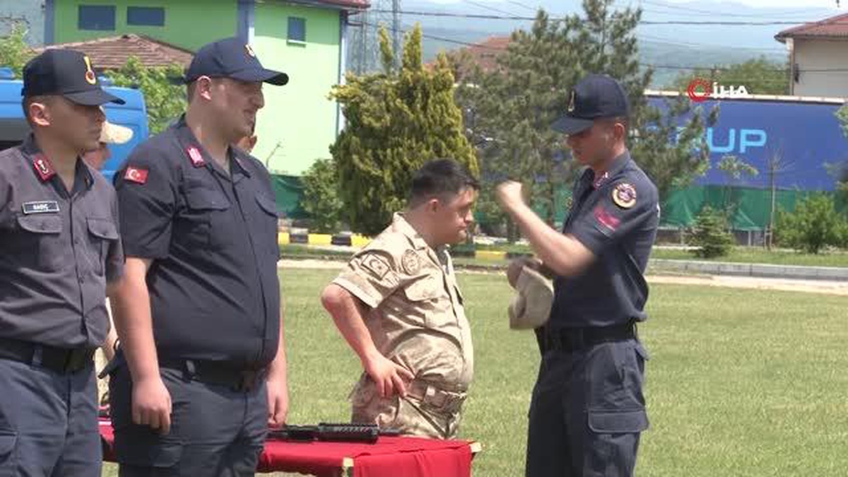Düzce\'de 27 özel genç 1 günlüğüne asker oldu
