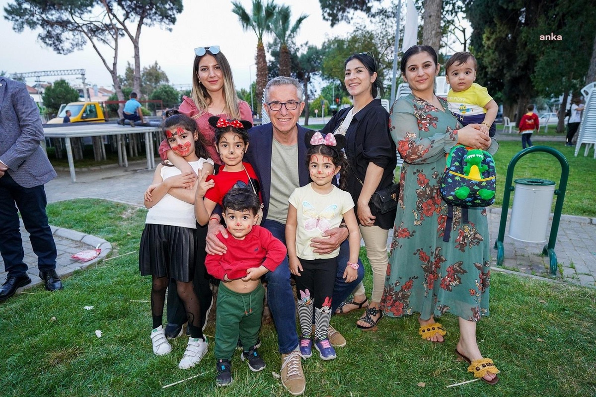 Gaziemir Park Şenlikleri\'yle Çocuklar Doyasıya Eğlendi