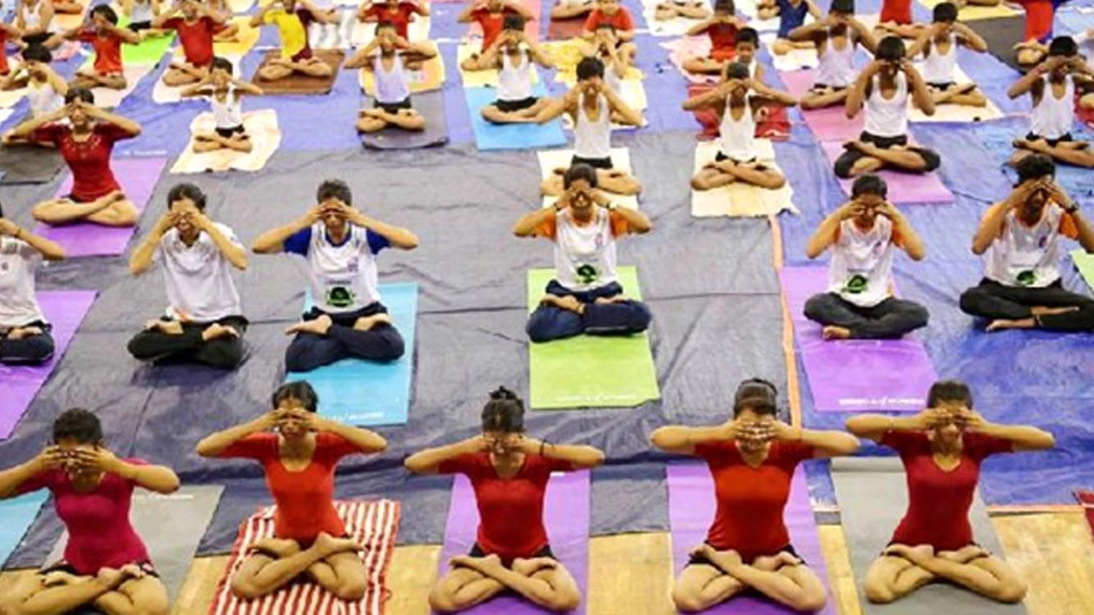 Hindistan\'da Yoga Tutkunları Uluslararası Yoga Günü\'ne Hazırlanıyor