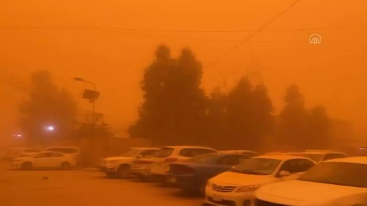 Irak'ta kum fırtınası nedeniyle eğitime ara verildi (2)