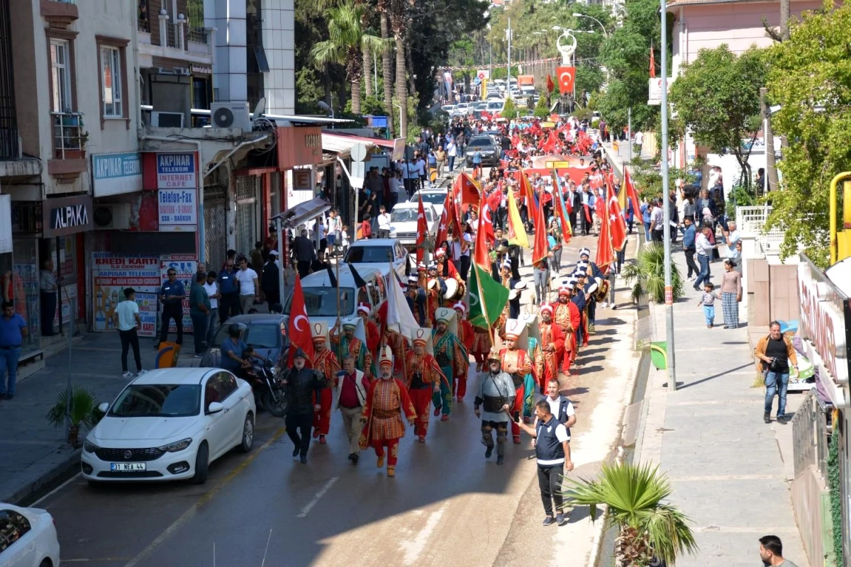 Kırıkhan\'da mehterli Gençlik Yürüyüşü