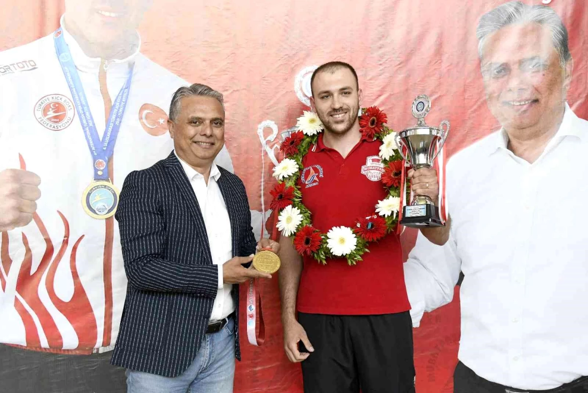 Kızıl Fırtına lakaplı Hasan Mert Kızıl, Kick Boks Dünya Kupası\'nda şampiyon oldu